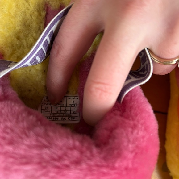 UGG Rainbow Women’s Fluff Yeah Slide Slipper Shoes 7 - Picture 5 of 8